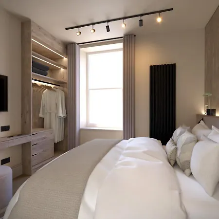 East Parade Collection, The Penthouse