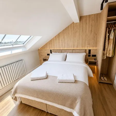East Parade Collection, The Penthouse ハロゲート